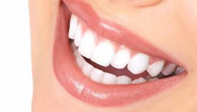 Ne albim dinții acasă: Cele mai bune remedii și paste de dinți